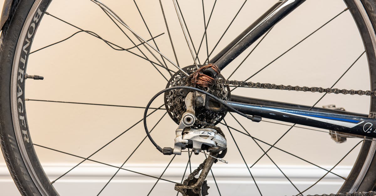 guide pratique pour régler le dérailleur de votre vélo et optimiser le changement de vitesses facilement et rapidement.