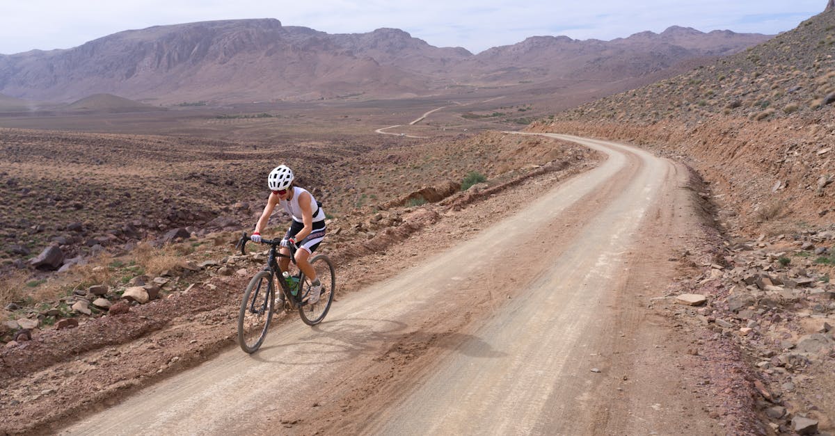 découvrez pourquoi le vélo gravel gagne en popularité, alliant aventure, polyvalence et plaisir de rouler sur tous les terrains.