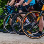 découvrez comment préparer votre vélo gravel pour toutes vos aventures : conseils d'entretien, équipements indispensables et astuces de réglage pour une performance optimale.