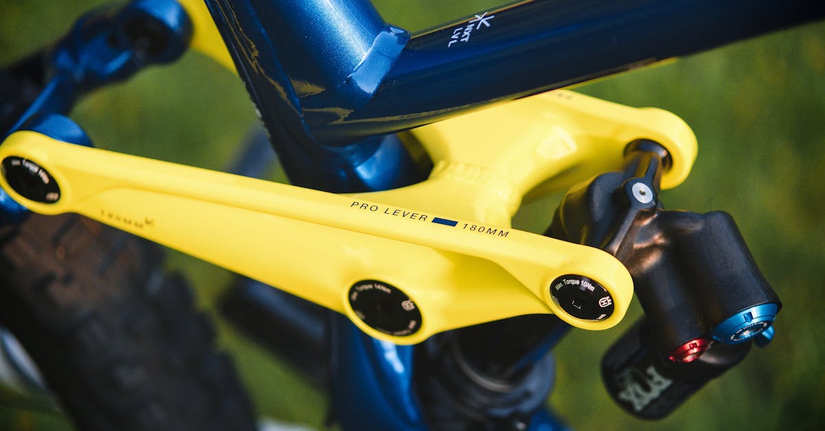 découvrez comment régler la suspension de votre vtt pour une performance optimale et un confort maximal sur tous les terrains.