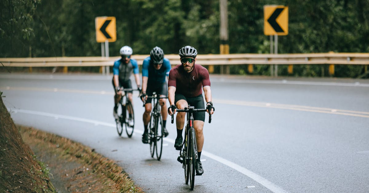 découvrez les techniques essentielles du cyclisme sur route pour améliorer votre performance, votre endurance et votre sécurité lors de vos sorties à vélo.