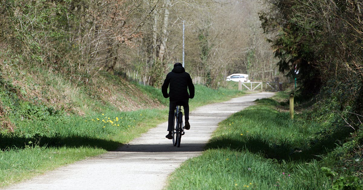 découvrez les avantages du cyclisme urbain pour la santé, l'environnement et la mobilité en ville.