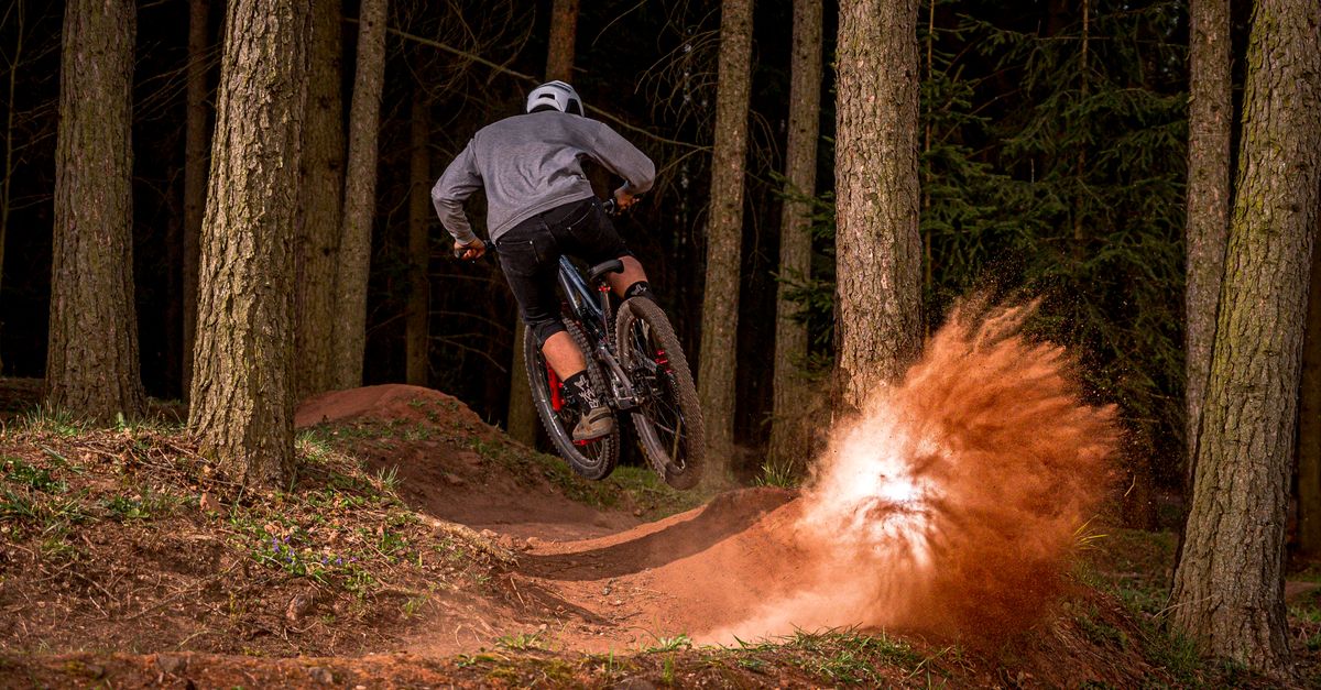 découvrez les techniques avancées de vtt pour améliorer vos performances en montagne, maîtriser les terrains difficiles et maximiser votre plaisir de ride.