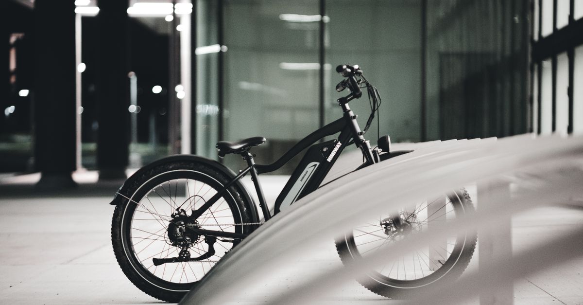 découvrez les différences entre le vélo électrique et le vélo traditionnel, leurs avantages respectifs, et comment choisir celui qui convient le mieux à vos besoins.