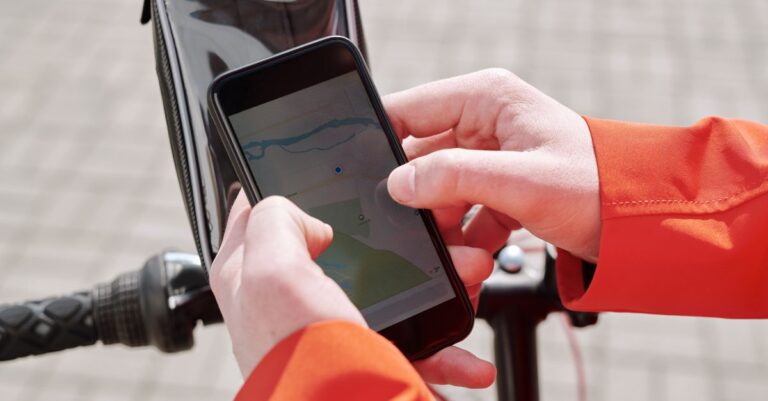 ordinateur de vélo gps : suivez vos trajets, vitesse et performances en temps réel pour une expérience cycliste optimale.