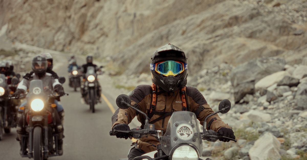 découvrez les meilleures pratiques pour assurer la sécurité lors des balades en groupe à vélo. conseils essentiels pour une conduite en groupe harmonieuse et sécurisée.