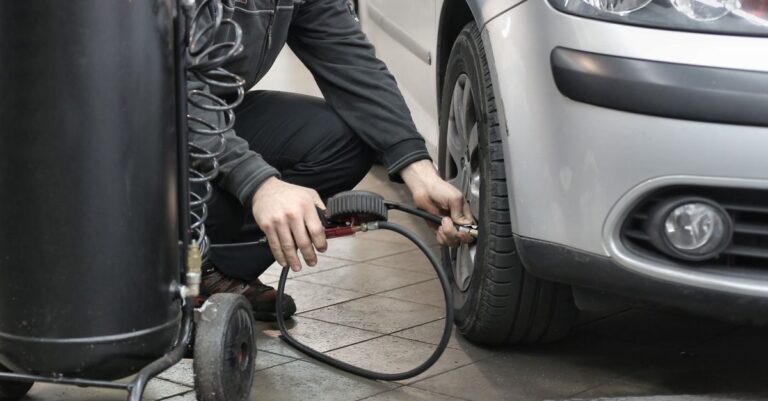 découvrez comment vérifier et maintenir la pression des pneus pour assurer votre sécurité et optimiser la performance de votre véhicule.