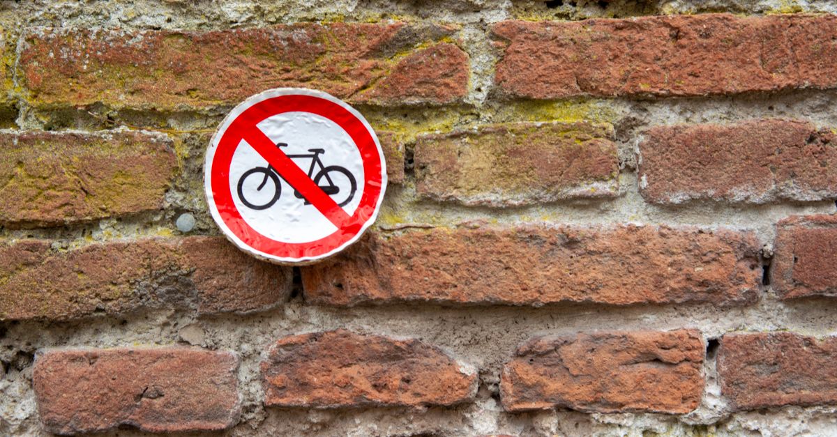 découvrez les règles de circulation à vélo pour assurer votre sécurité et celle des autres usagers sur la route.