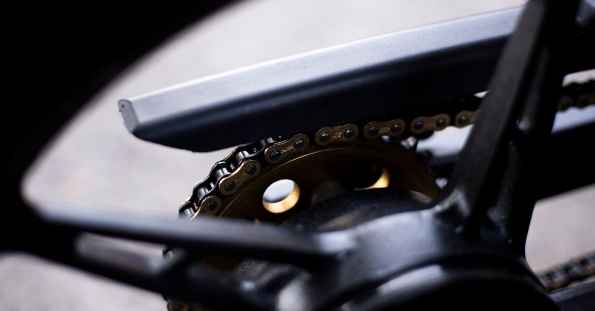 service professionnel de réparation de chaîne : restauration rapide et efficace pour vélos, motos et chaînes industrielles.