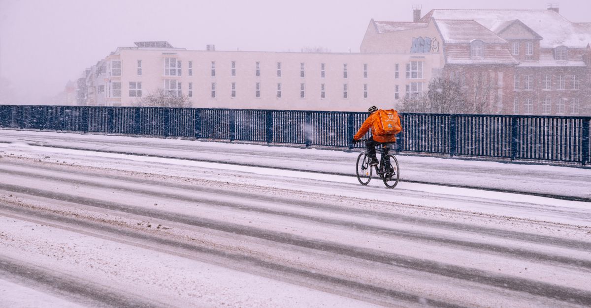 découvrez notre sélection de vêtements de cyclisme adaptés aux temps froids pour rester au chaud et confortable lors de vos sorties à vélo.