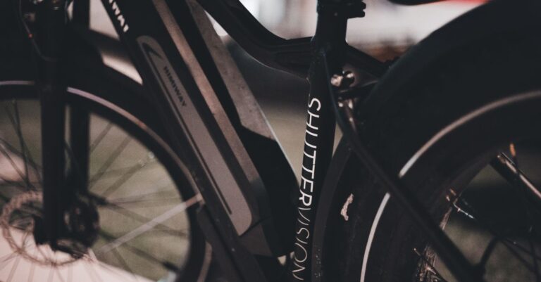 découvrez les meilleures pratiques pour la gestion des batteries de vélos électriques afin d'optimiser leur durée de vie et performance.