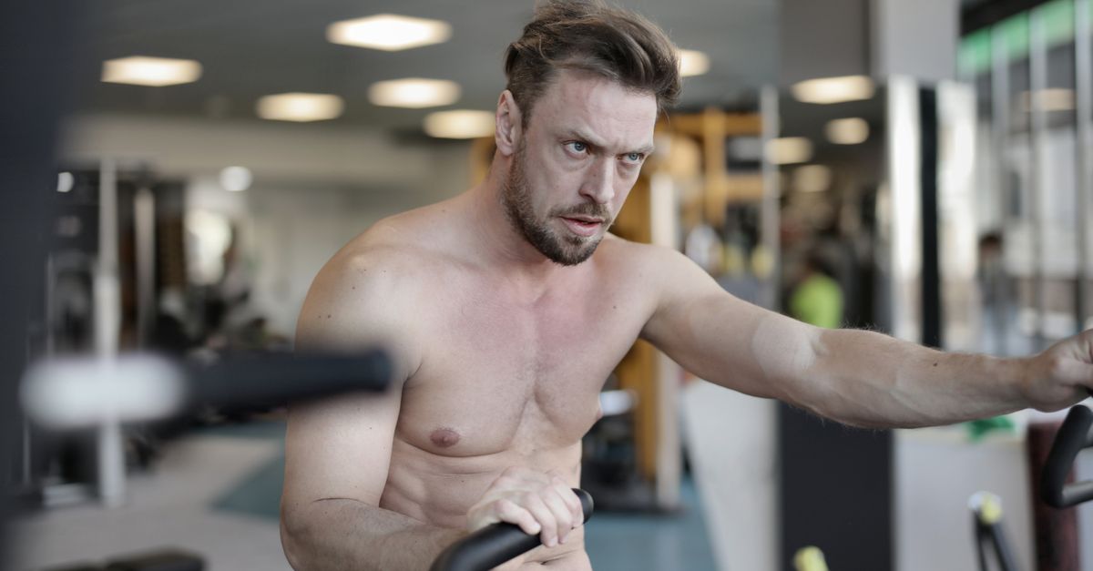découvrez des conseils efficaces pour prévenir la fatigue musculaire en cyclisme et améliorer vos performances sur le vélo.