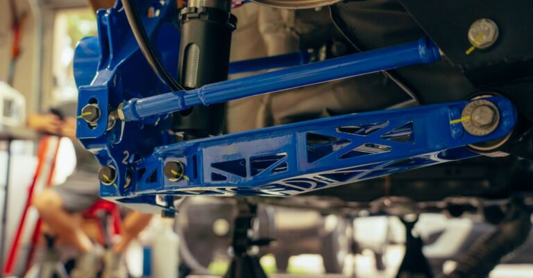 découvrez comment optimiser votre suspension pour un confort et une performance de conduite améliorés grâce à notre guide complet sur le réglage de suspension.