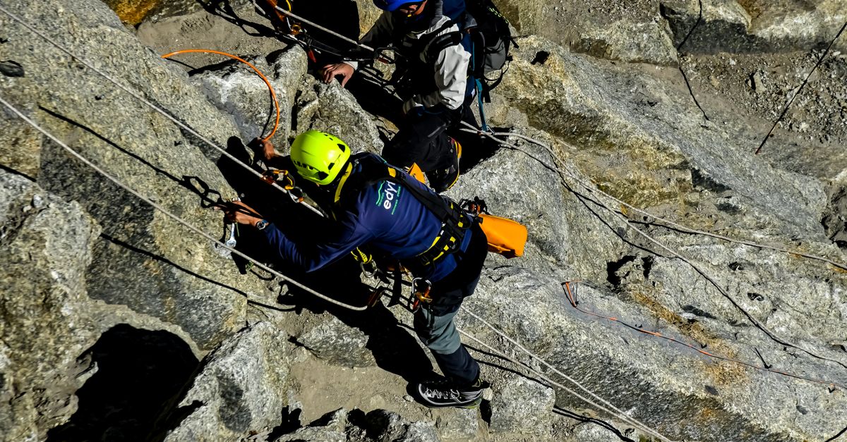découvrez les descentes techniques : conseils, techniques et équipements essentiels pour maîtriser les parcours difficiles en vtt, ski ou randonnée.