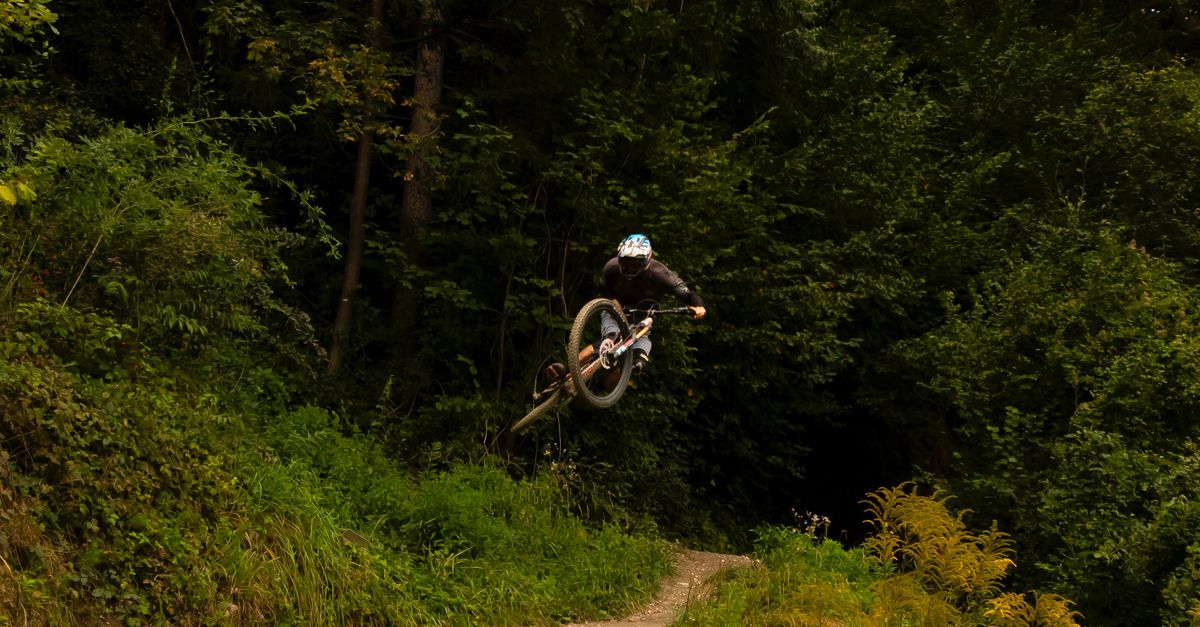 découvrez les descentes techniques : techniques, conseils et équipements pour maîtriser les terrains difficiles en toute sécurité.
