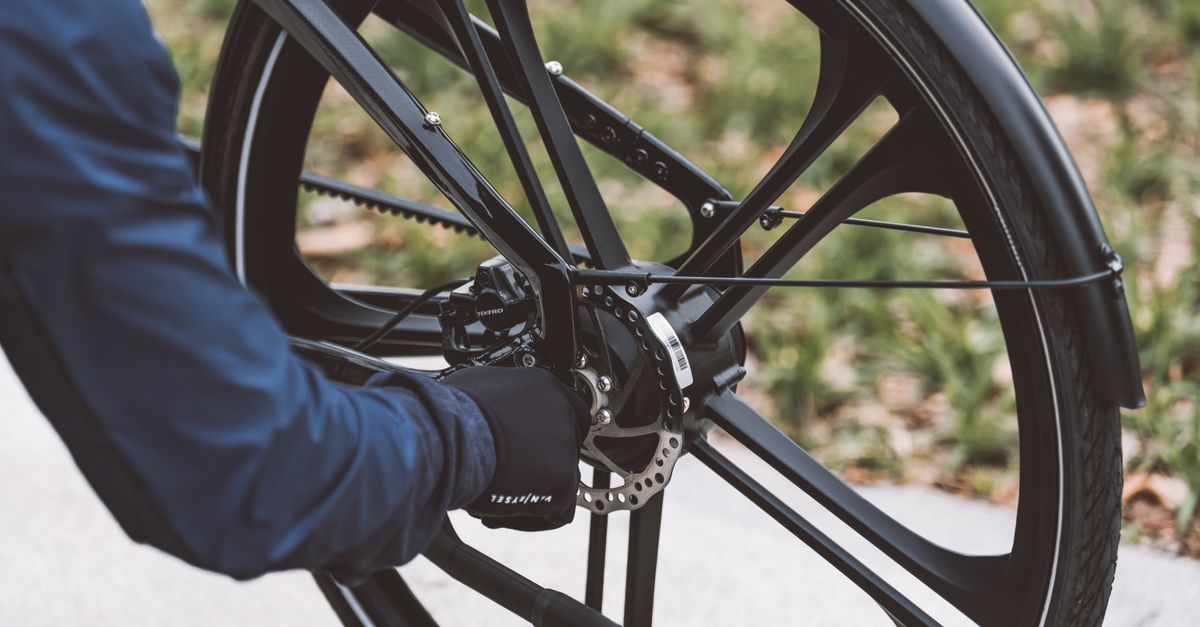 découvrez nos conseils et astuces pour l'entretien de votre vélo urbain afin d'assurer performance et sécurité lors de vos déplacements quotidiens en ville.