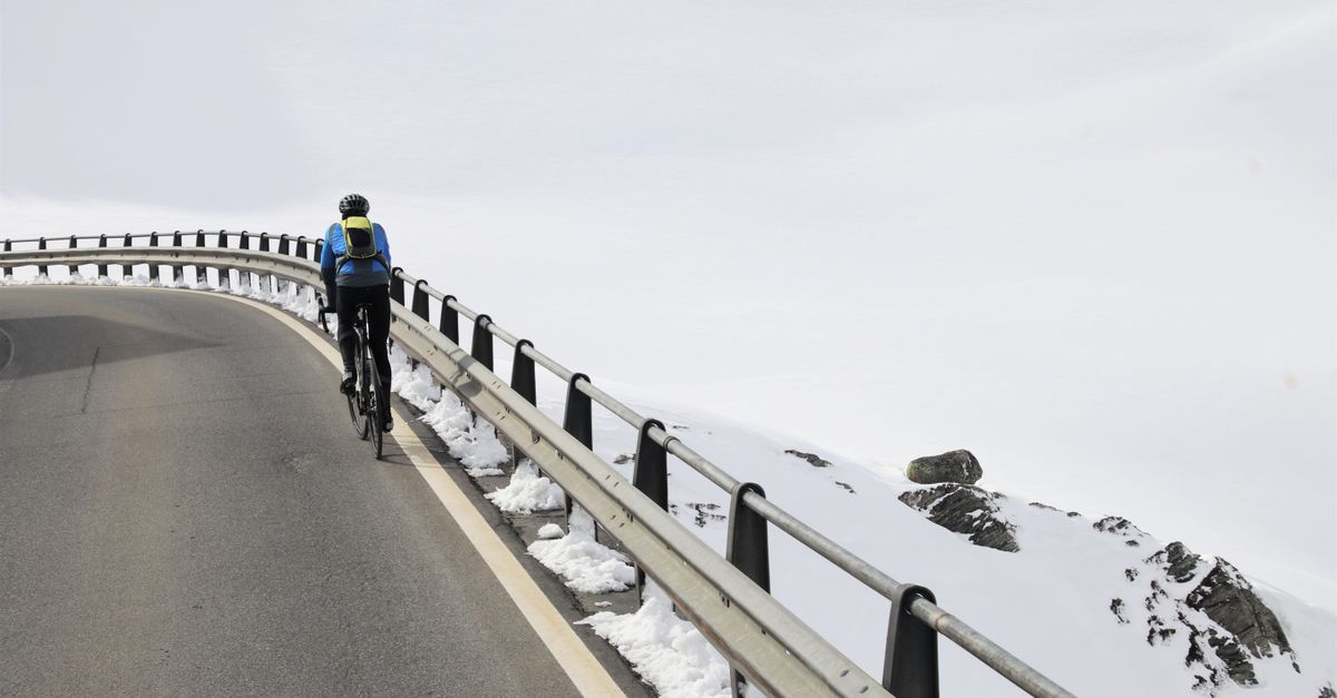 entraînement cycliste en hiver : conseils et techniques pour rester en forme malgré le froid et améliorer vos performances tout au long de la saison hivernale.