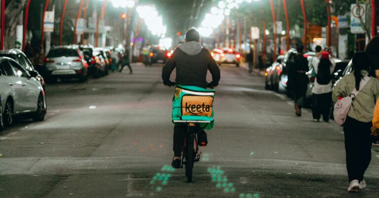 éclairage vélo de haute qualité pour une meilleure visibilité et sécurité lors de vos balades, de jour comme de nuit.