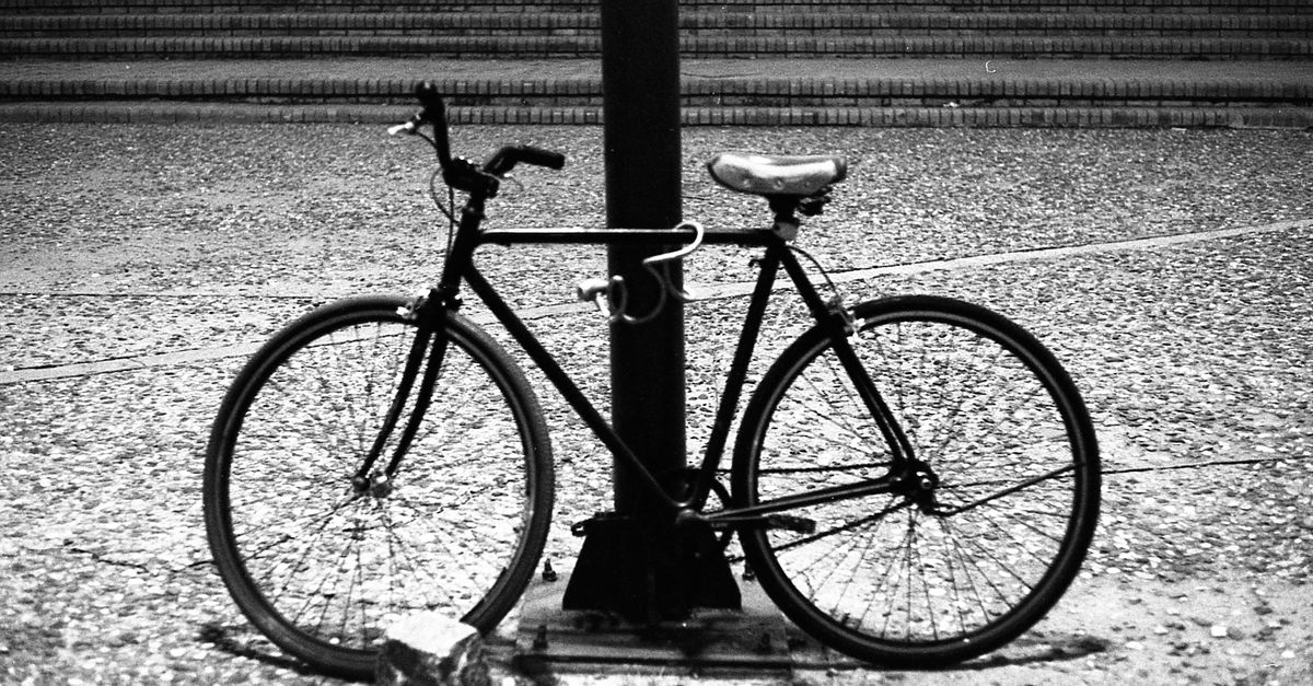 découvrez notre sélection de cadenas pour vélo robustes et sécurisés, conçus pour protéger efficacement votre vélo contre le vol.