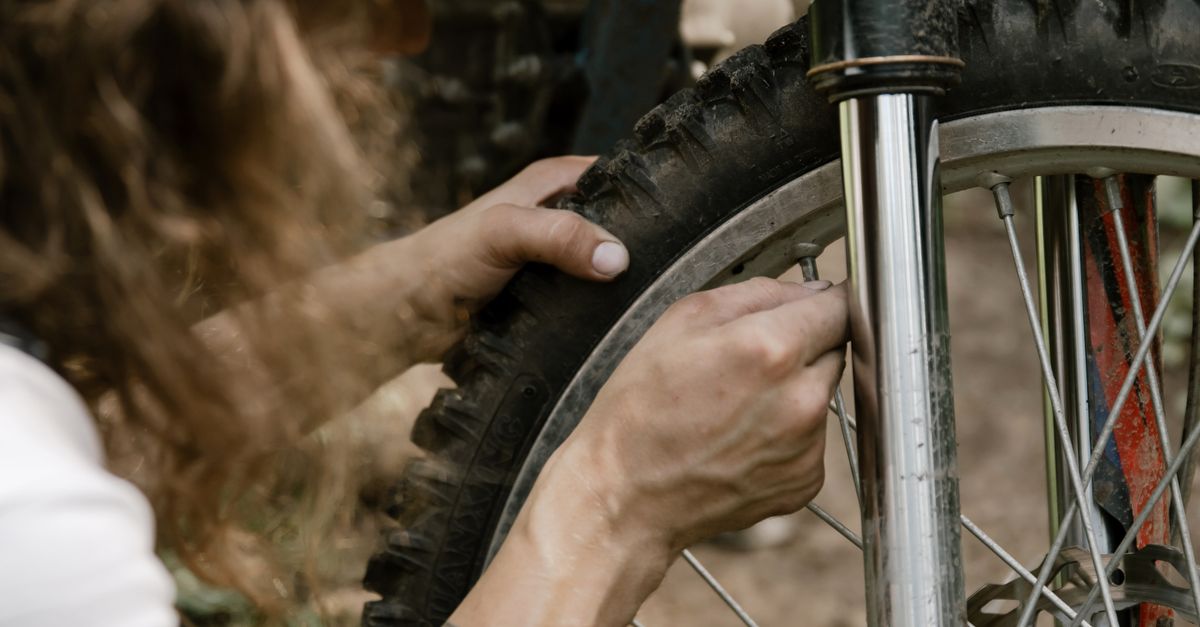découvrez nos conseils et astuces pour l'entretien et la réparation de votre vélo afin d'assurer sa longévité et votre sécurité.