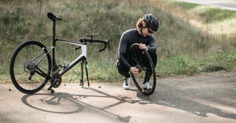 découvrez nos conseils et astuces pour l'entretien de votre vélo afin d'assurer performance et sécurité lors de vos sorties.