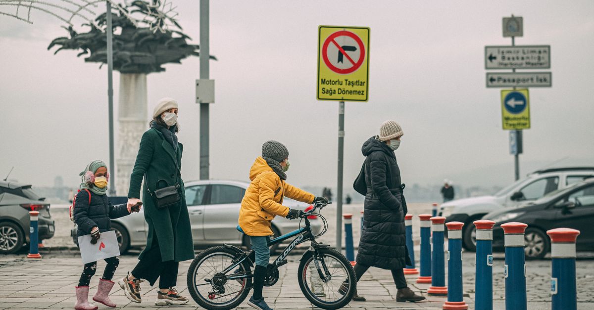 découvrez nos conseils et équipements pour protéger votre vélo en hiver et assurer sa durabilité malgré les intempéries.