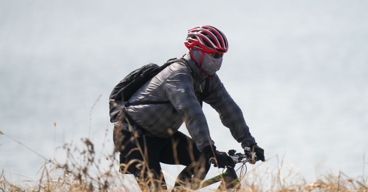 protégez votre vélo en hiver avec nos solutions adaptées pour affronter le froid, la neige et l'humidité en toute sécurité.