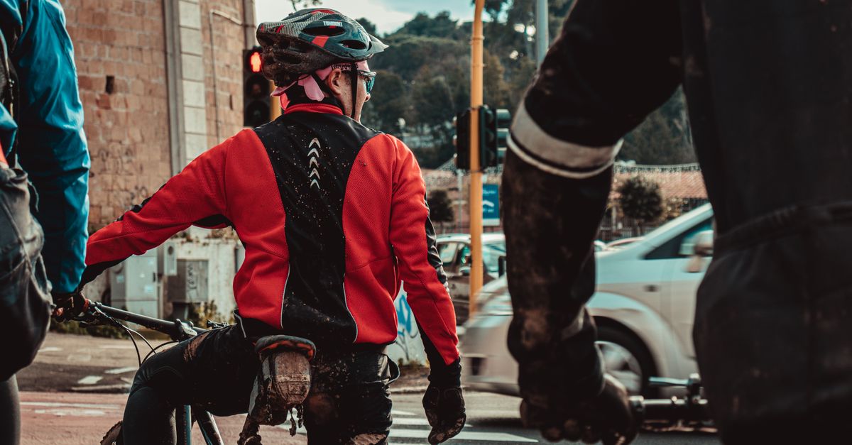 découvrez les meilleures pratiques pour assurer la sécurité lors du transport de votre vélo, avec des conseils sur l'installation, les équipements adaptés et les règles à suivre.