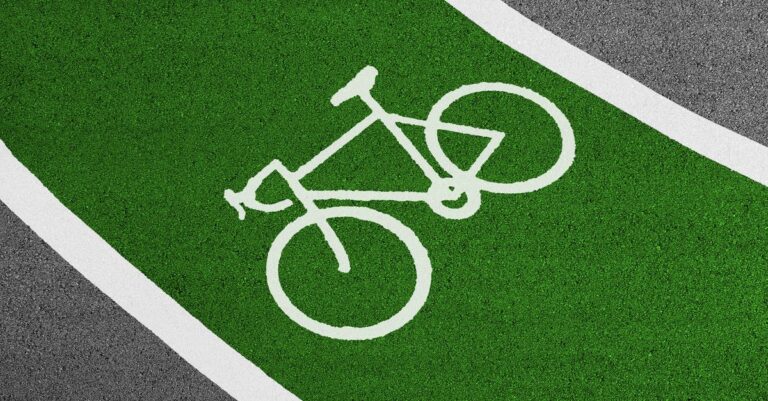 découvrez les meilleures pratiques pour assurer la sécurité lors du transport de votre vélo, que ce soit en voiture, en train ou à vélo.