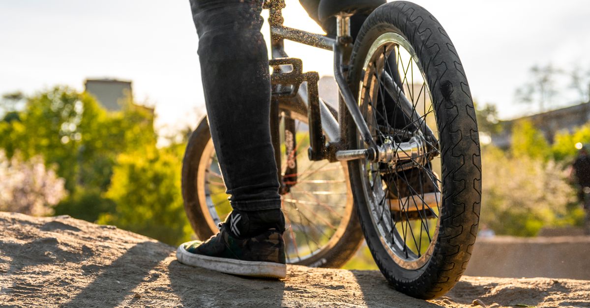 découvrez comment choisir les pneus de vélo adaptés à votre style de conduite pour améliorer performance et confort lors de vos sorties.