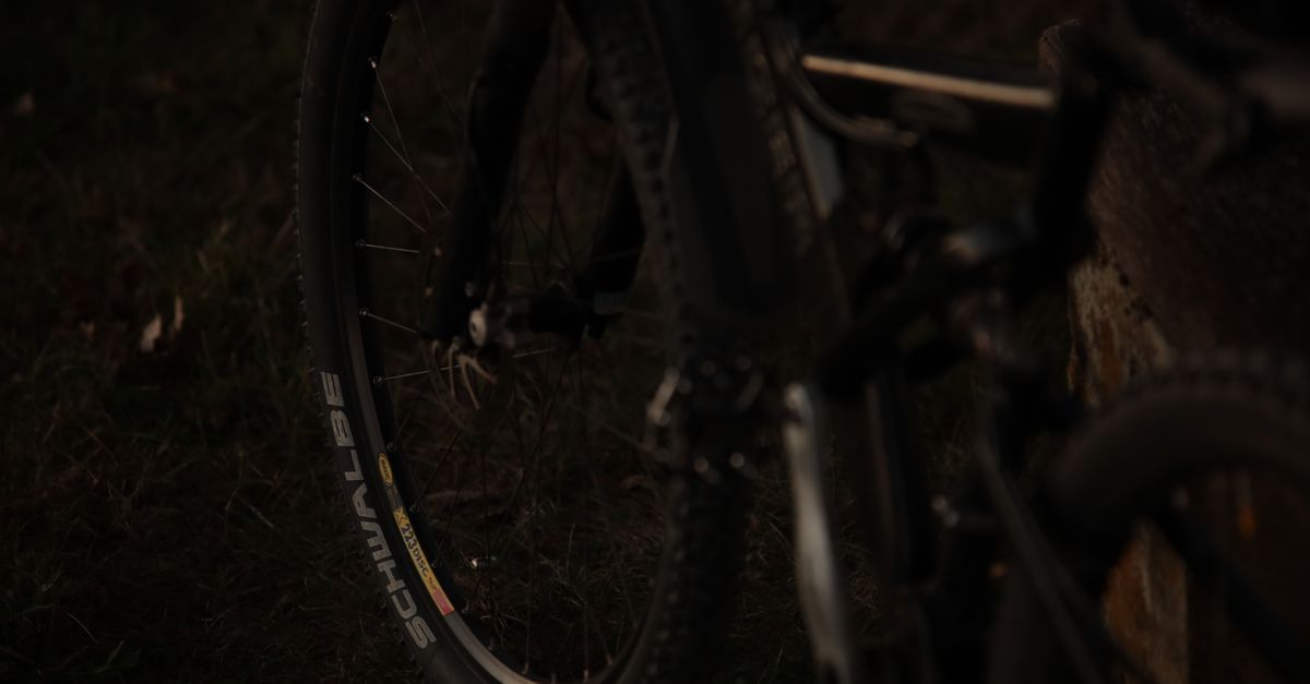 découvrez comment choisir les pneus de vélo adaptés à votre style de conduite pour optimiser performance et confort lors de vos sorties.