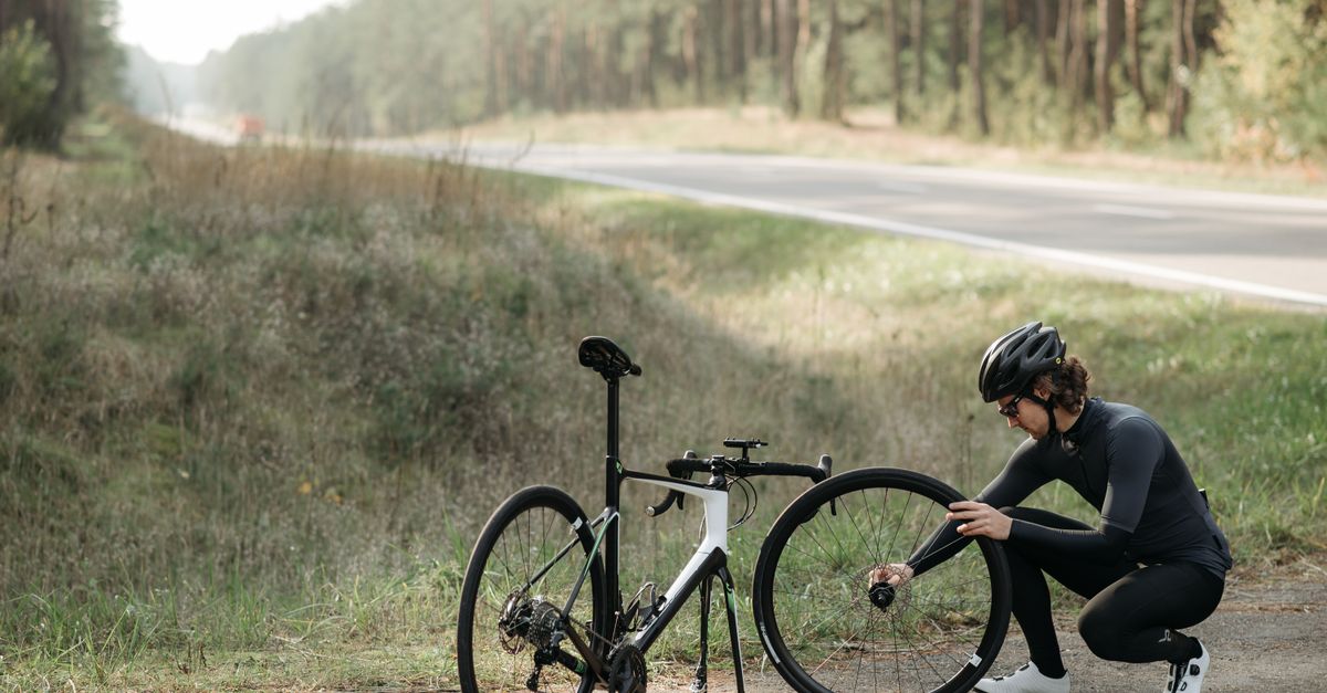 découvrez les meilleures techniques de cyclisme pour affronter le vent efficacement et optimiser vos performances sur route.