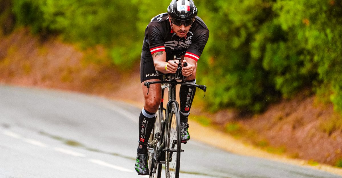 découvrez les meilleures techniques de cyclisme pour affronter le vent et améliorer votre performance sur la route.