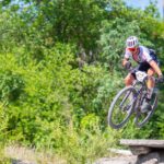 découvrez les obstacles courants en cyclisme et comment les surmonter pour améliorer vos performances et votre sécurité sur la route.