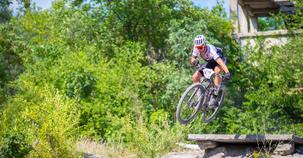 découvrez les obstacles courants en cyclisme et comment les surmonter pour améliorer vos performances et votre sécurité sur la route.