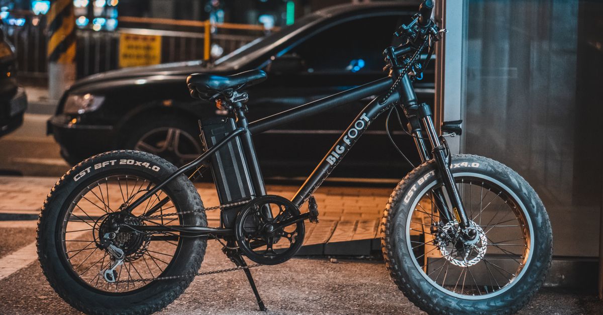 découvrez notre sélection de vélos électriques alliant performance et confort pour vos déplacements urbains et loisirs.