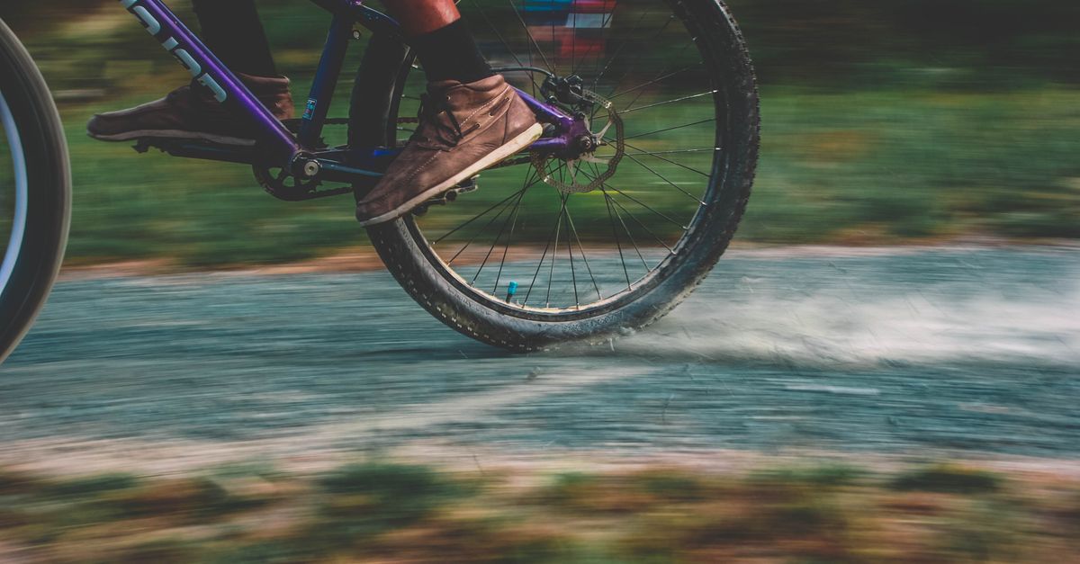 découvrez le gravel biking, une activité cycliste alliant aventure, plaisir et performance sur routes et sentiers variés. explorez de nouveaux horizons en toute liberté.
