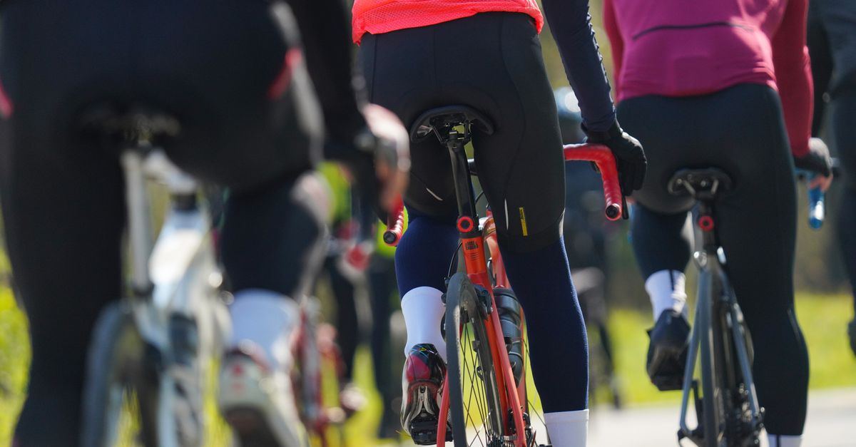découvrez comment améliorer votre vitesse moyenne à vélo de route grâce à des conseils pratiques sur l’entraînement, la technique et la préparation.