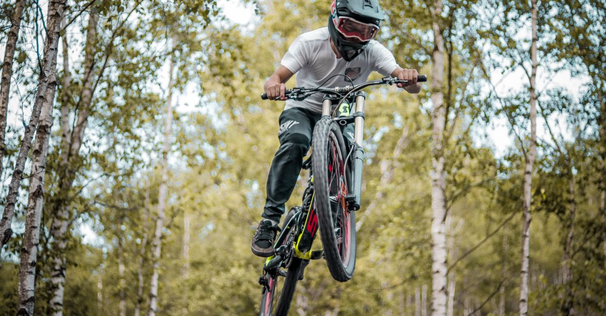 découvrez nos conseils et astuces pour l'entretien de la suspension de votre vtt afin d'optimiser ses performances et prolonger sa durée de vie.
