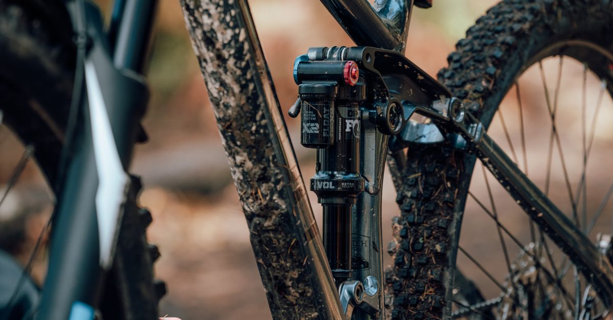 guide complet pour l'entretien de la suspension vtt : astuces, conseils et étapes pour optimiser les performances et la durée de vie de votre suspension.