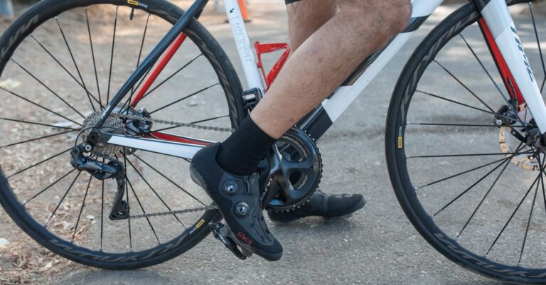 découvrez l'importance de la cadence de pédalage pour optimiser vos performances à vélo, améliorer votre endurance et prévenir les blessures.