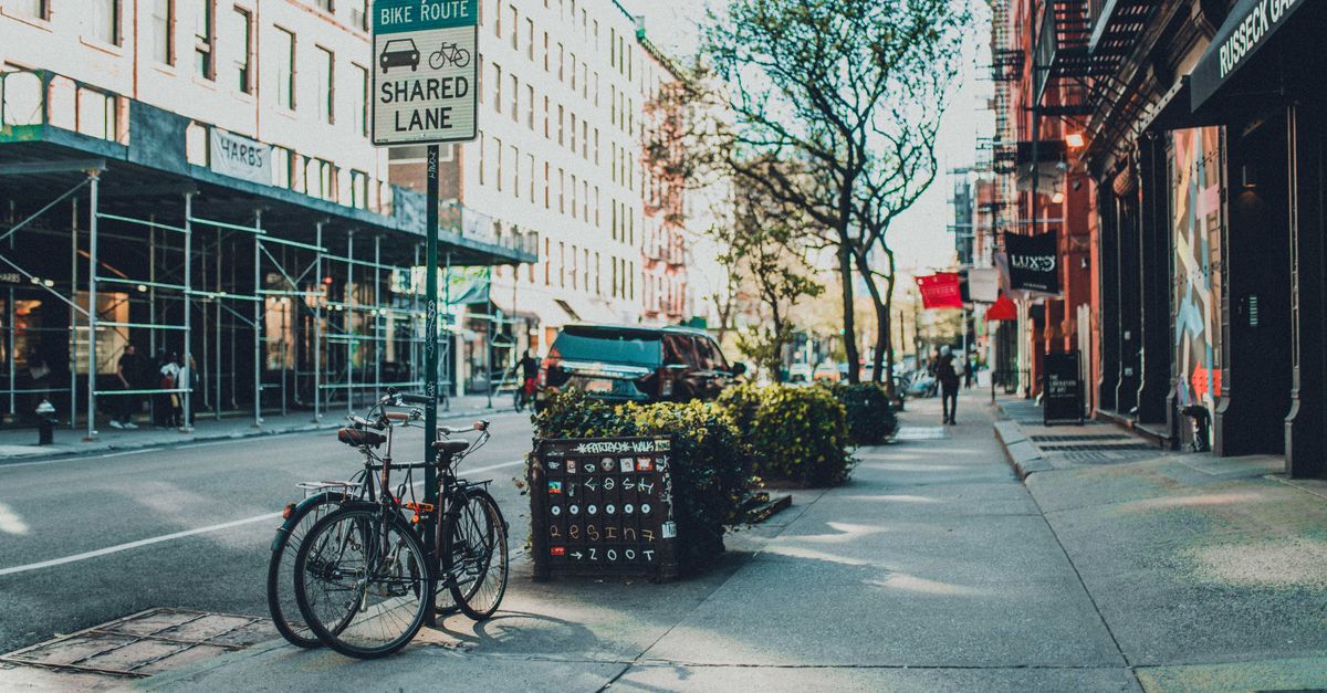 conseils de sécurité routière pour tous les usagers : partager la route en toute sécurité pour prévenir les accidents et protéger chacun.