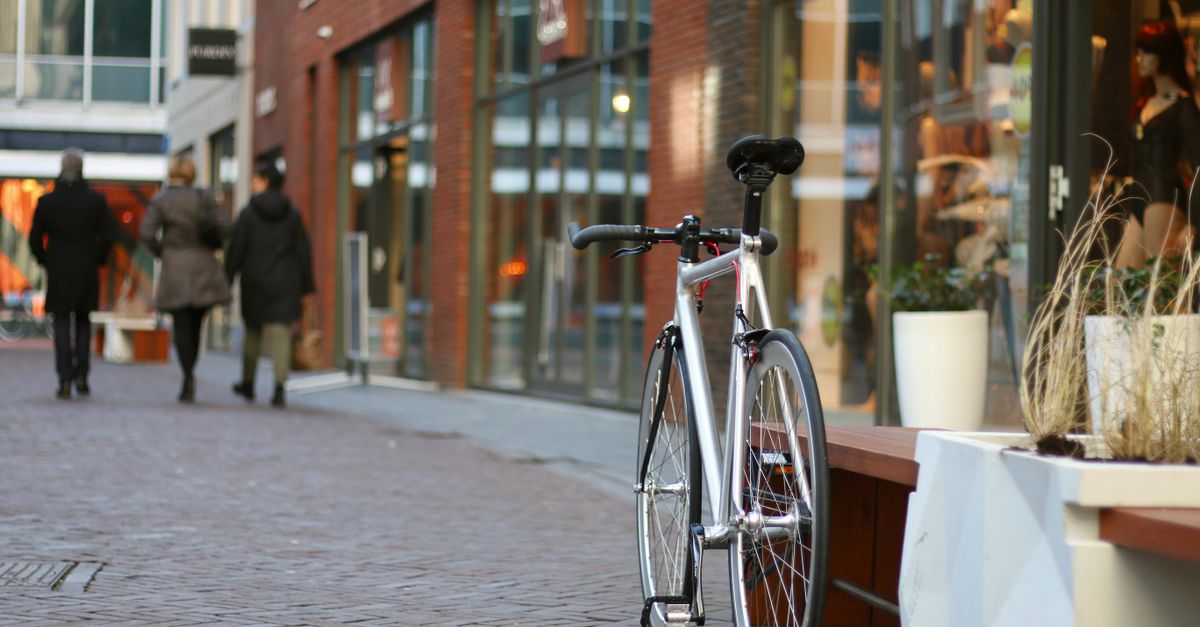 découvrez l’urban bike, le vélo idéal pour vos déplacements en ville : pratique, confortable et conçu pour circuler facilement au quotidien.