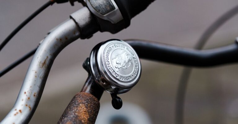 découvrez notre sélection d'accessoires pour vélo urbain, alliant style et fonctionnalité pour vos déplacements en ville.