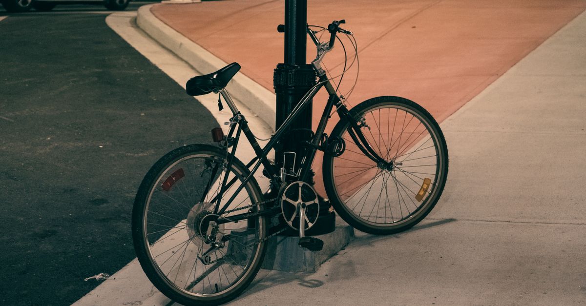 découvrez des conseils essentiels pour rouler en toute sécurité en milieu urbain et profiter pleinement de vos trajets à vélo.